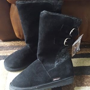 Brand new size 8, MukLuks women boots